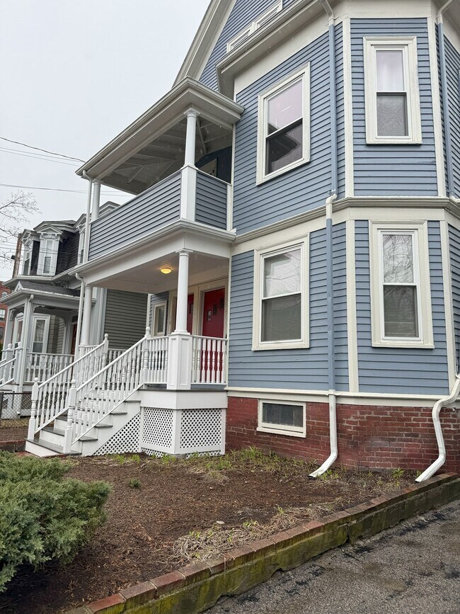 Building Photo - 18 Walden St