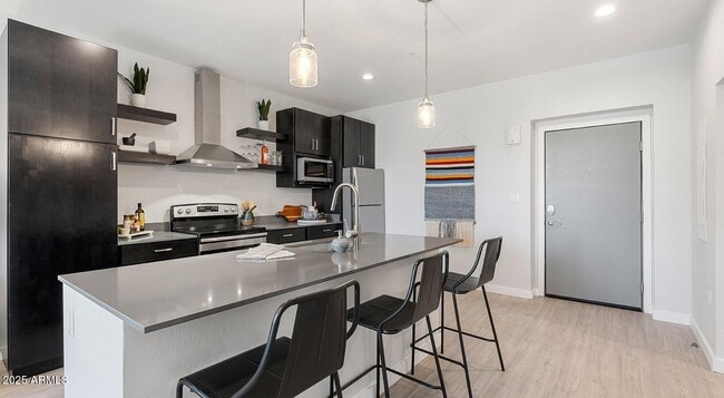 Building Photo - 6025 W Thomas Rd