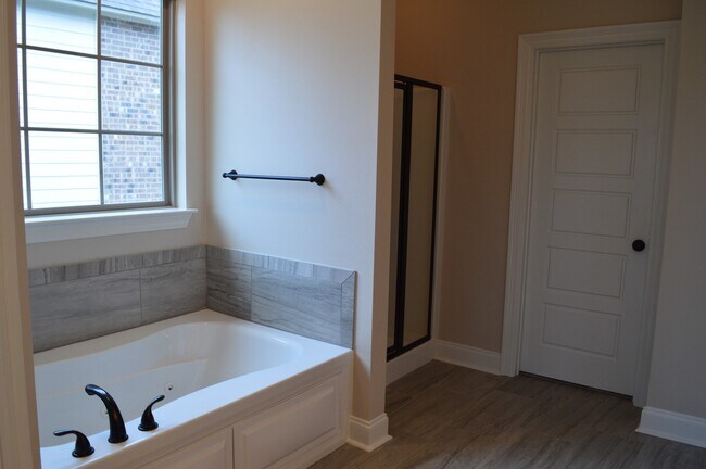 Foto del edificio - 4 bedroom home in Prairieville