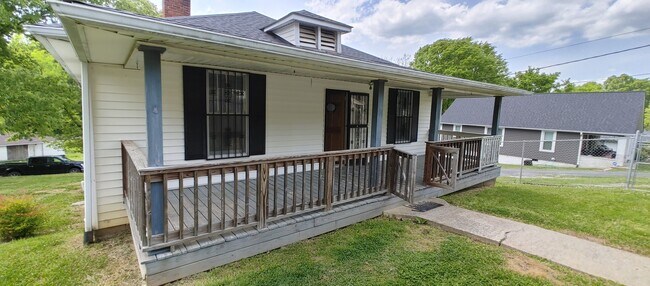 Foto del edificio - Affordable Downtown 3 Bedroom Rental