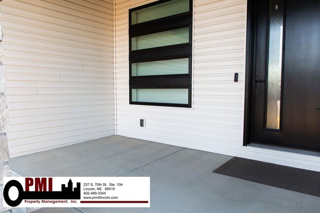 Foto del edificio - 5 Bedroom and 3 Bathroom House
