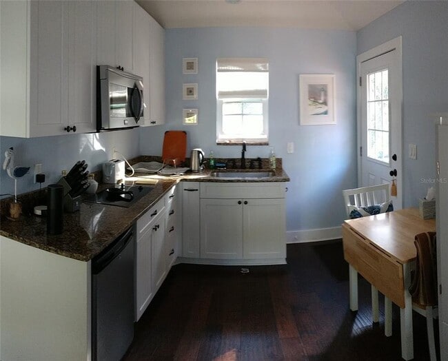 Building Photo - 515 Wilkie St