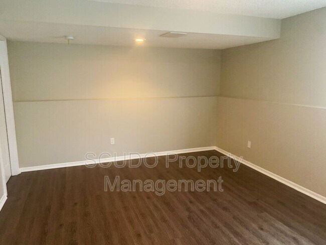 Building Photo - 18910 Manor Dr