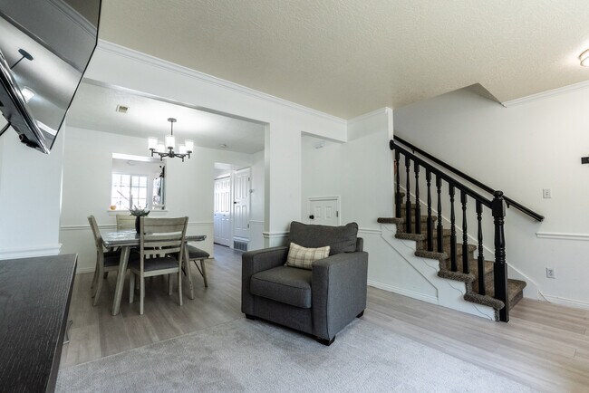 Living Room - 1039 Eastgate Dr