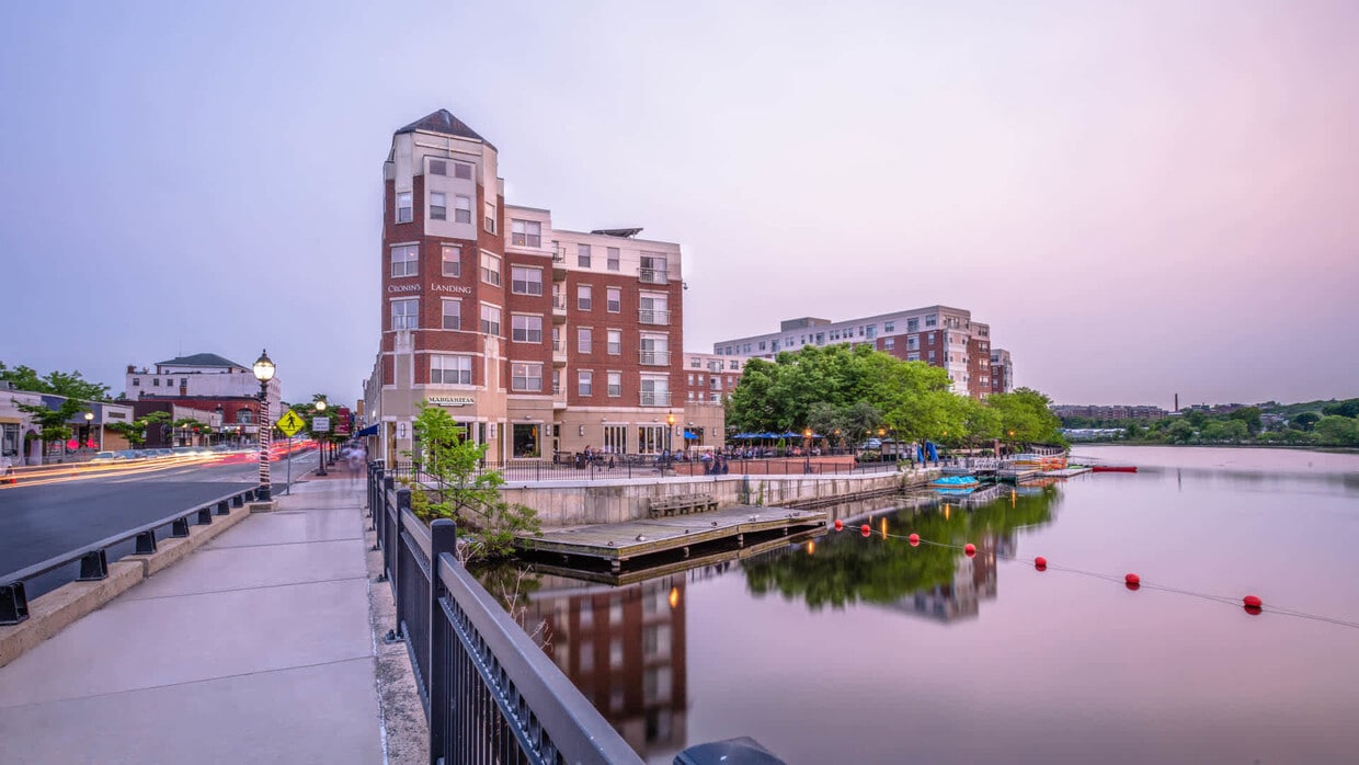 Primary Photo - 25 Crescent St