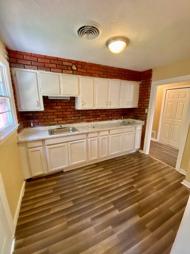 Building Photo - 801 Dawn Cv