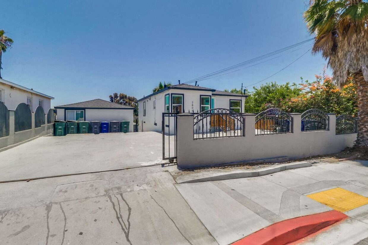 Primary Photo - 2806 E 8th St
