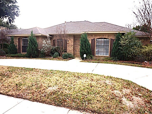 Foto principal - 6714 McCallum Blvd