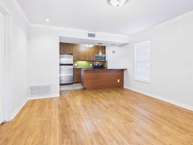 Foto del edificio - 7685 Northcross Dr