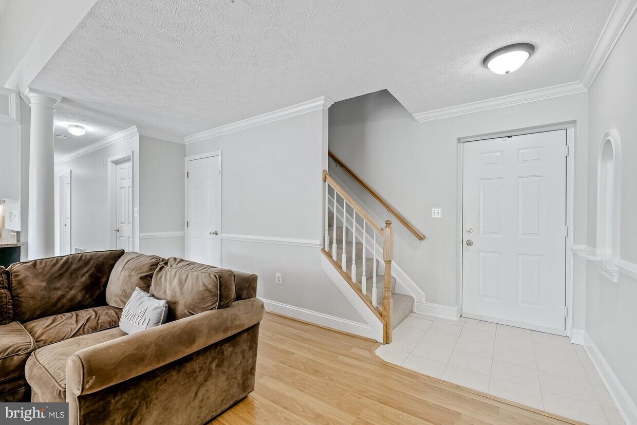 Primary Photo - 6501 Springwater Ct