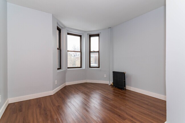 Building Photo - 402 60th St