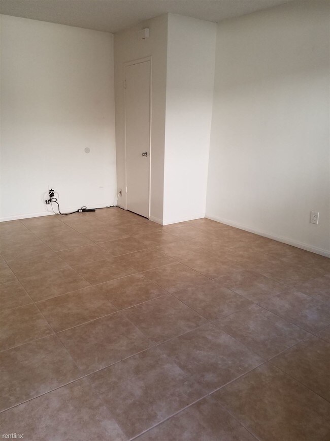 Building Photo - 1400 Edgewood Way
