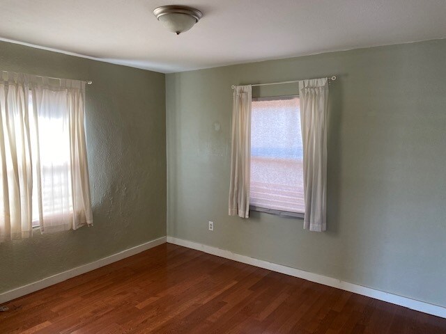 bedroom - 471 Ocean View Ave