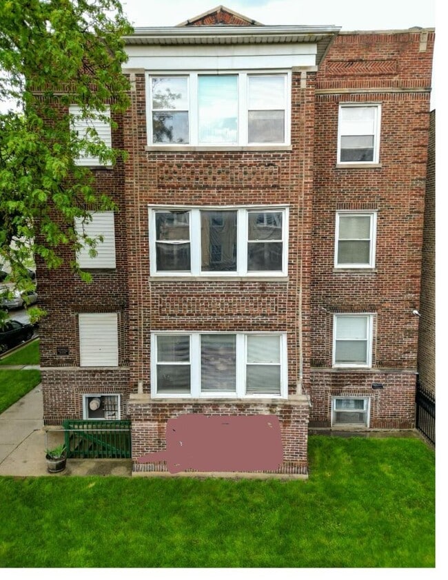 Building Photo - 3351 W Sunnyside Ave