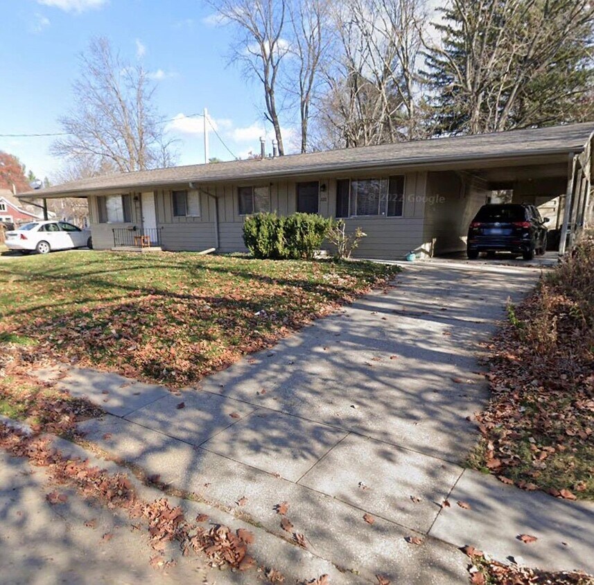 Primary Photo - 220 Lee St