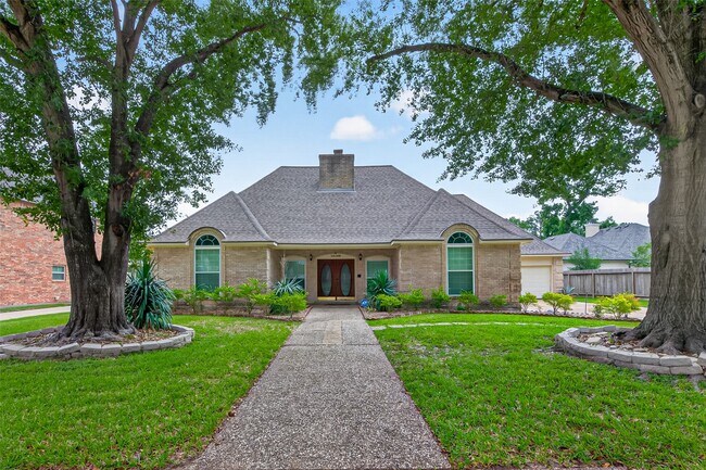 Foto del edificio - 15106 Dawnbrook Dr