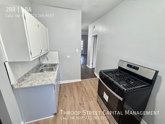 Building Photo - Spacious 2 Bed 1 Bath