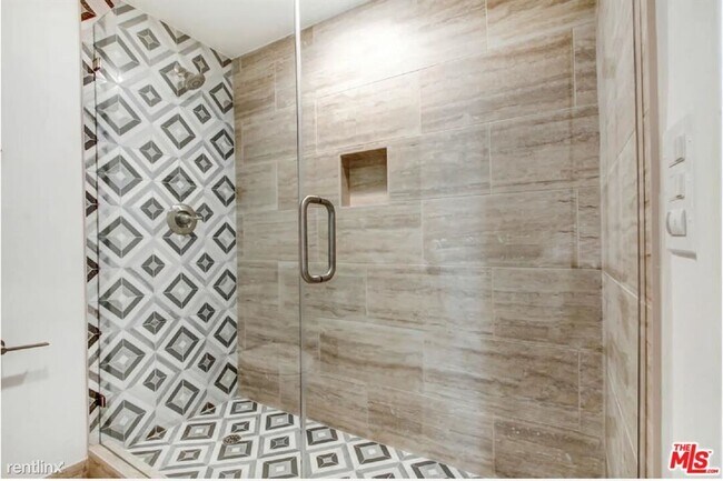 Foto del edificio - 2 br, 2 bath Condo - 8430 DE LONGPRE Avenu...