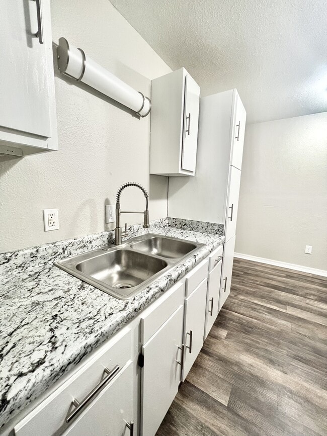 Foto del edificio - 601 Skyview Dr