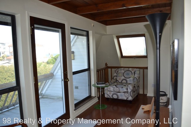 Building Photo - 3 br, 2.5 bath House - 693 Blue Mountain Rd