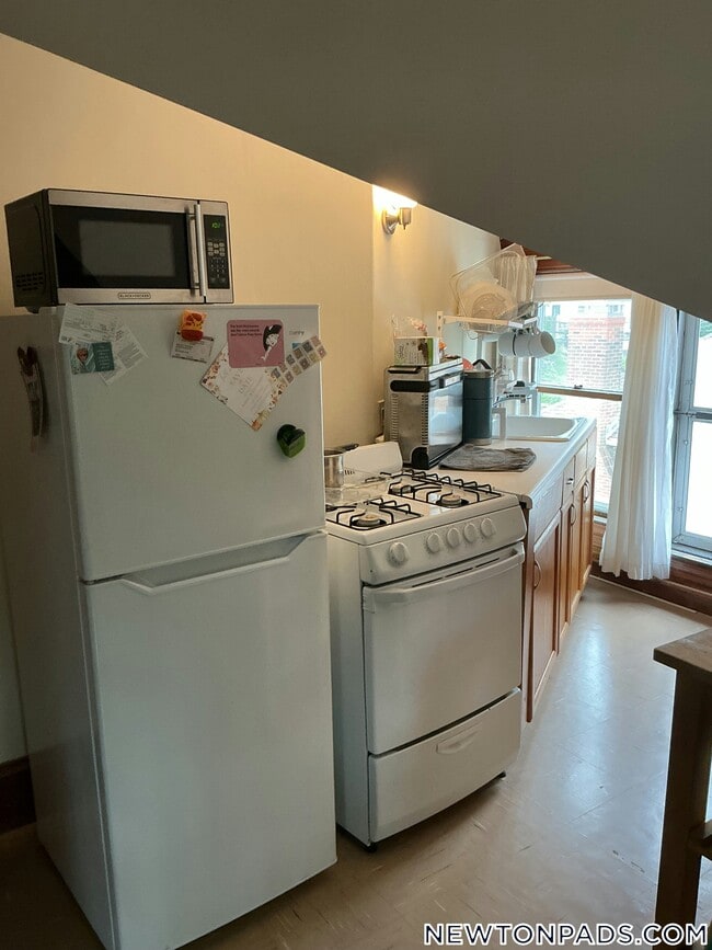 Building Photo - 29 Newtonville Ave