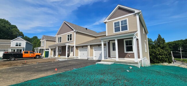 Building Photo - 719 Putnam Pike
