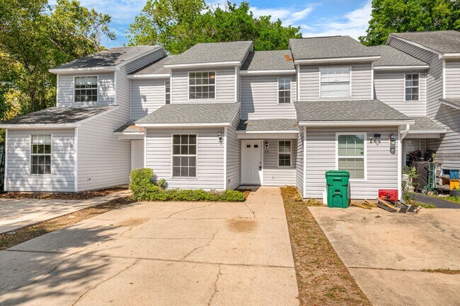 Foto del edificio - 648 Virginia Oak Ct