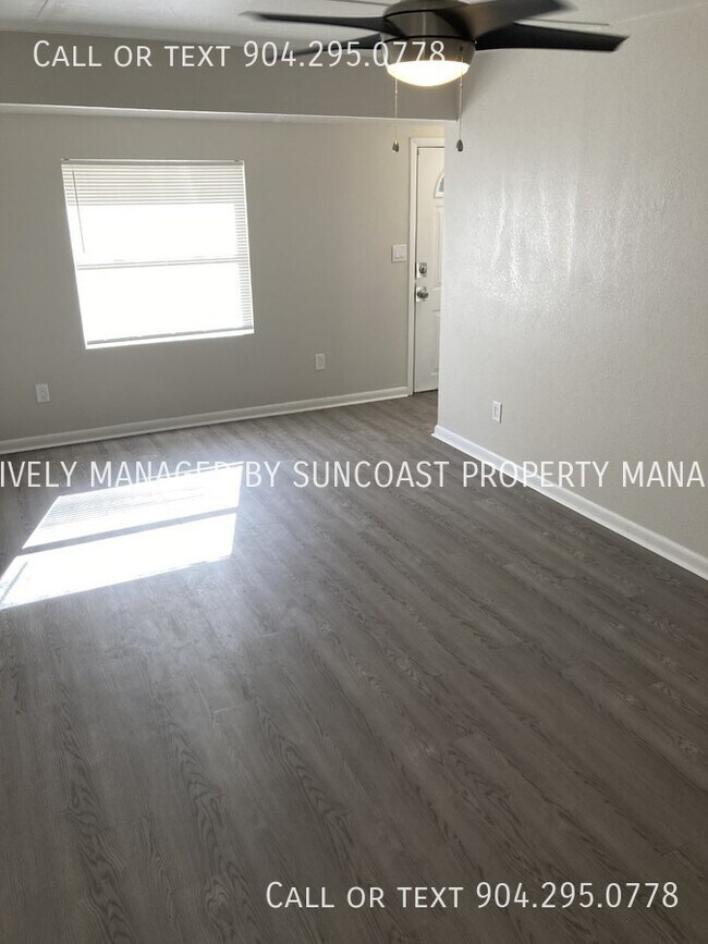 Building Photo - Renovated 3Bd/1.5Ba House in Jax Available...
