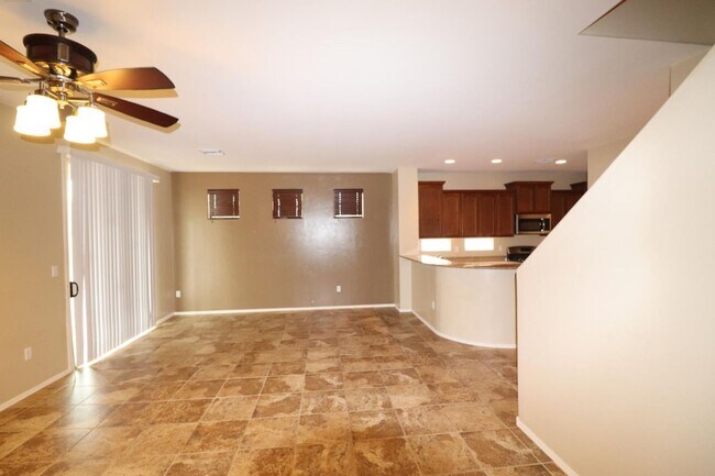 Building Photo - 3 Bedroom, 2.5 Bath