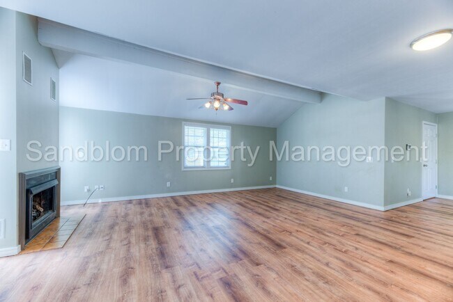 Foto del edificio - FOR LEASE | Tulsa | $1500 Rent | 3 Bed, 2 Bath Home
