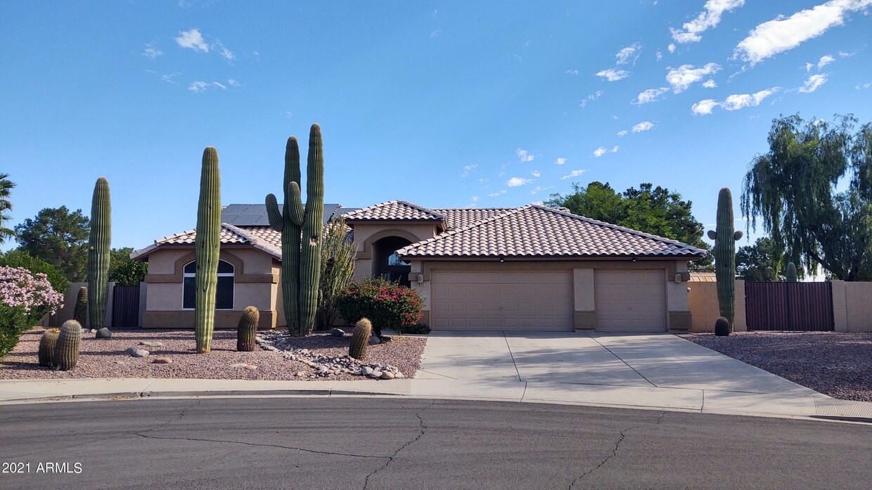 Primary Photo - 857 N Hillridge