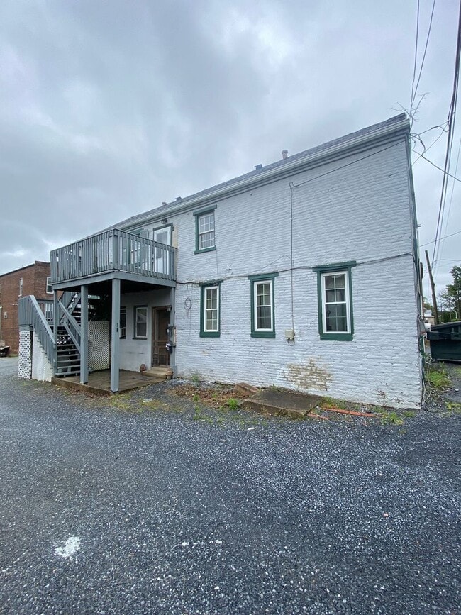 Building Photo - 10 W Apple Ave