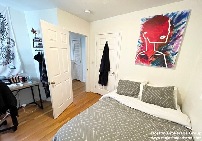 Building Photo - 147 Marcella St