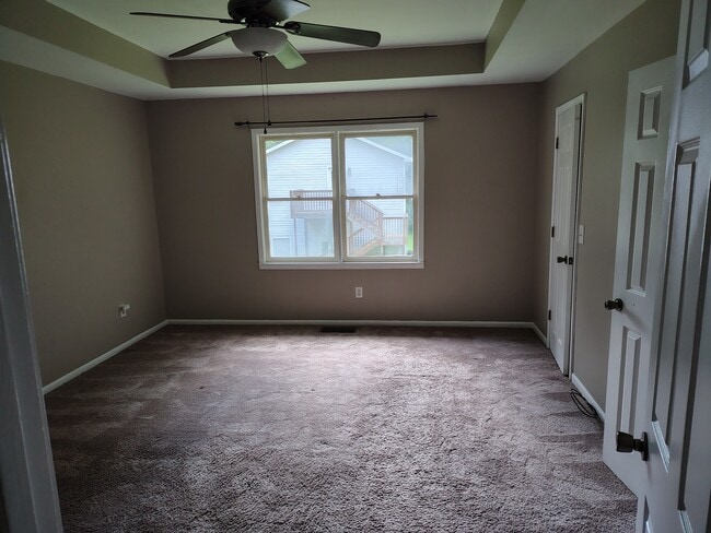 Building Photo - 2422 Happy Valley Cir