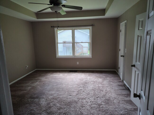 Foto del edificio - 2422 Happy Valley Cir