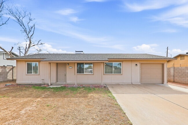 Building Photo - 20419 N 8th Ave