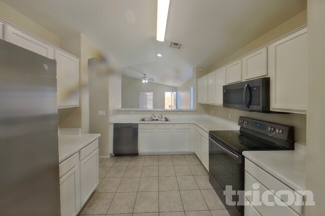 Foto del edificio - 9002 W Palm Ln