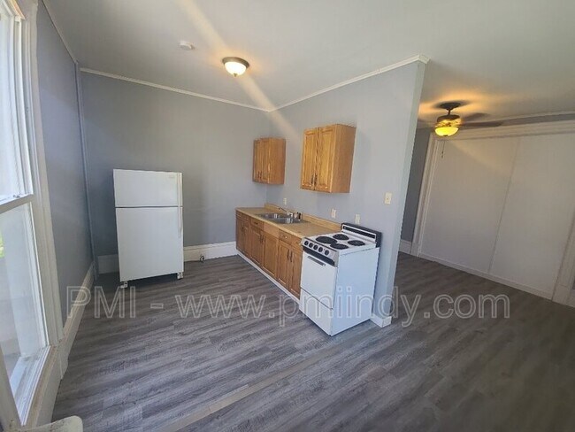 Foto del edificio - 103 E 2nd St