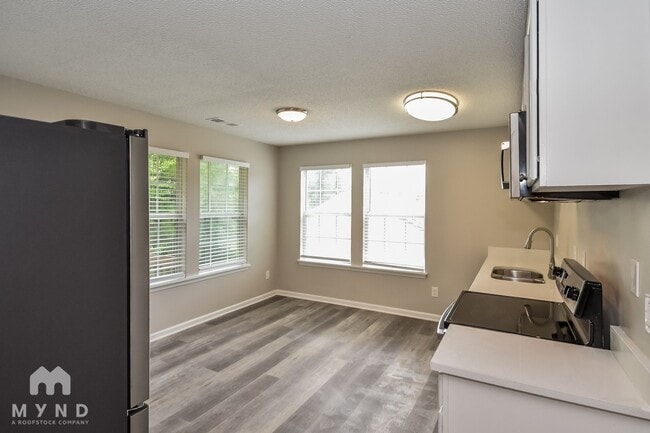 Foto del edificio - 7953 Lake Wind Ct