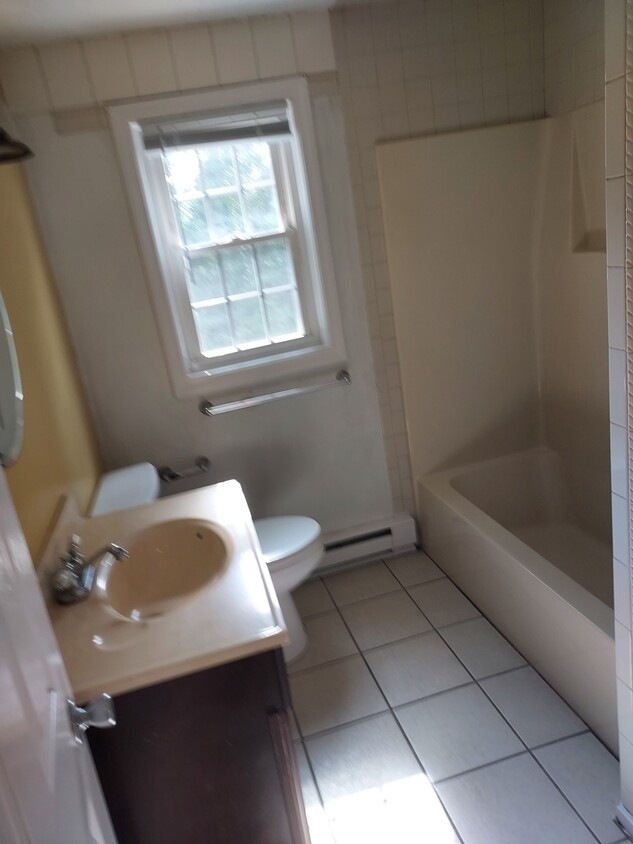 Full Bath - 9 Old South Rd