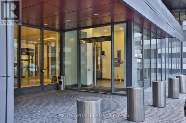 Building Photo - 20 Bruyeres Mews