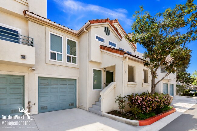 Foto del edificio - Bright and Modern 2Bdm 2Ba Townhome with Private Patio in Scripps Ranch!