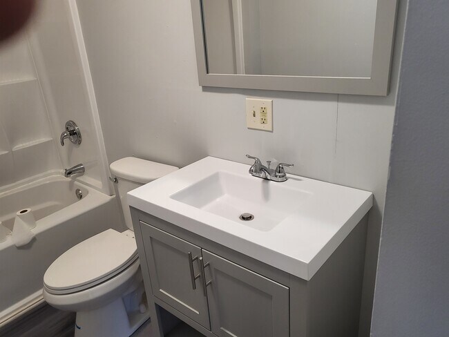 bath1 - 434 Granville Ave