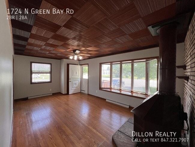 Building Photo - 1724 N Green Bay Rd
