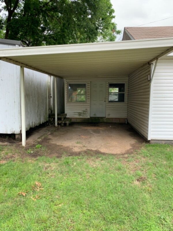 Building Photo - 1215 E 5th St