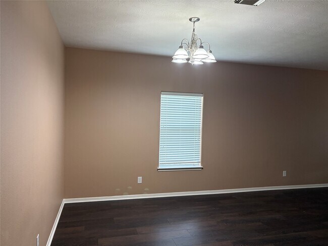 Foto del edificio - 410 Sunwood Glen Ln