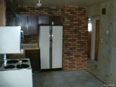 Building Photo - 6690 Saline Dr