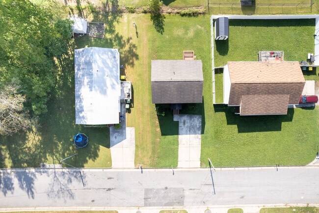 Foto del edificio - Modern Comforts in Hopewell: Spacious 4BR ...