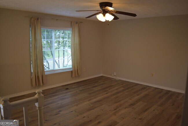 Building Photo - 170 Sheringham Dr
