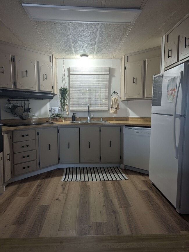 Kitchen2 - 1447 Maple St